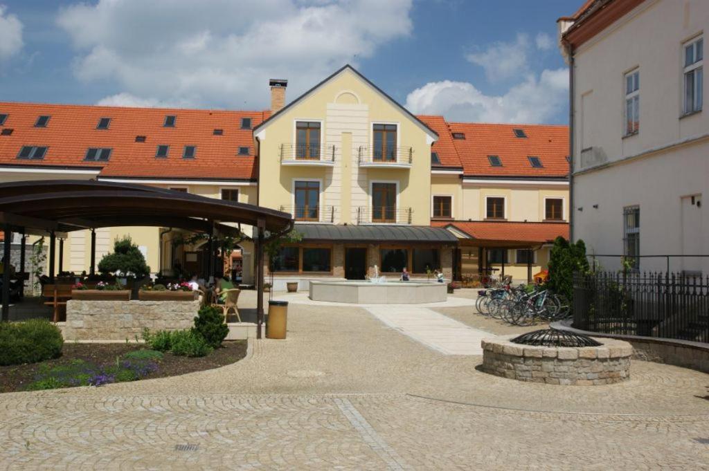 Hotel Mario Lednice Exterior foto